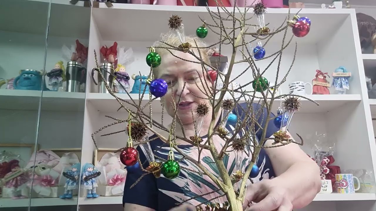 Mais uma árvore de Natal estilizada: Colorida                                        20231202 151228