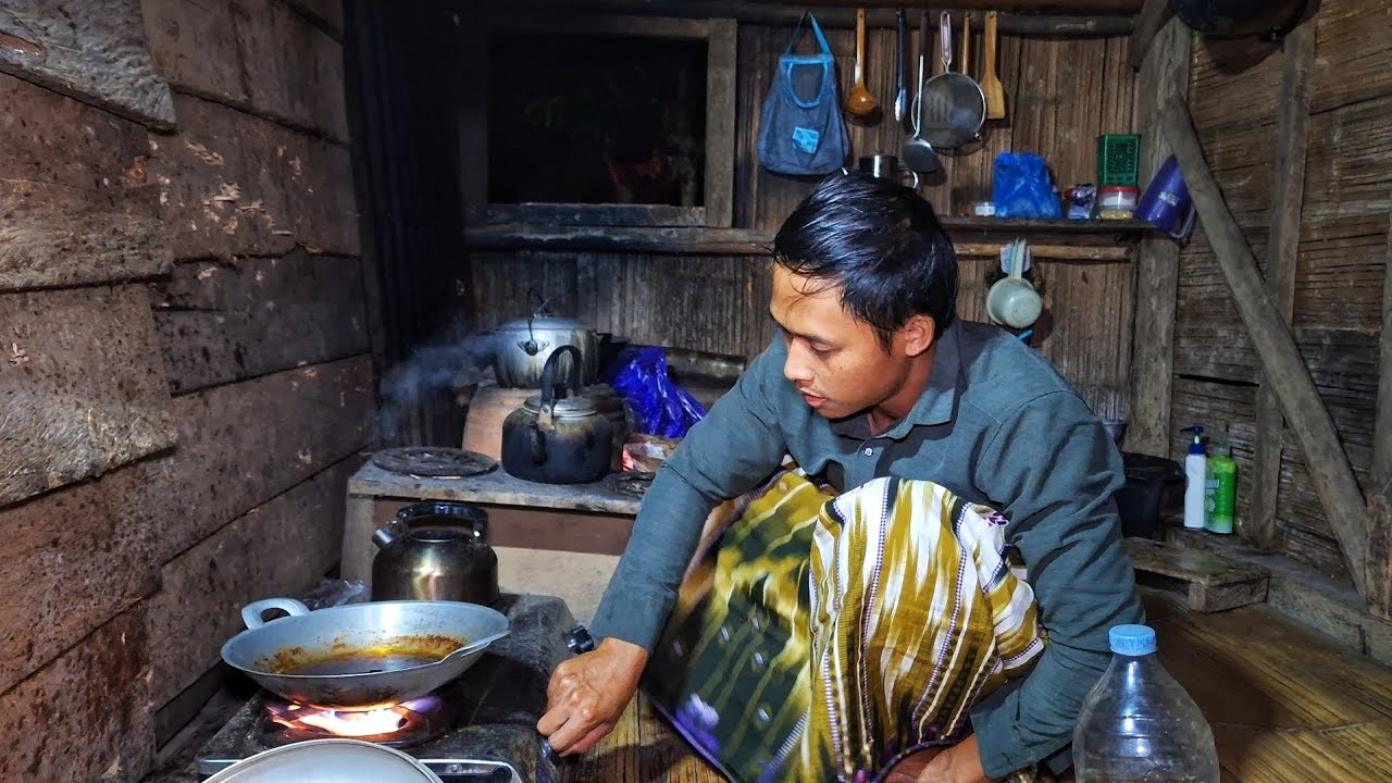 Disela Sela Kesibukan Upgrade Rumah Kebun, Sempatkan Waktu Masak Untuk Berbuka Dan Saurr