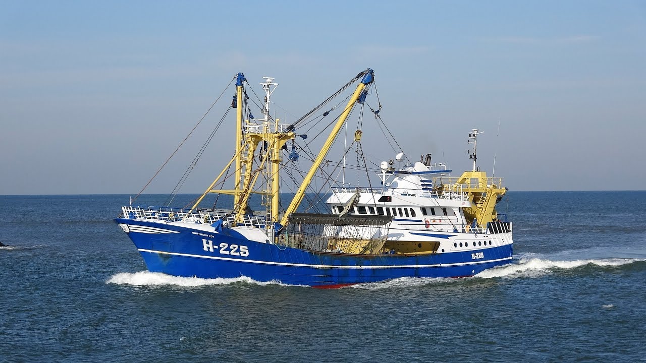 H-225 NORTHERN JOY inkomend en lossen scheveningen 26-3-2020