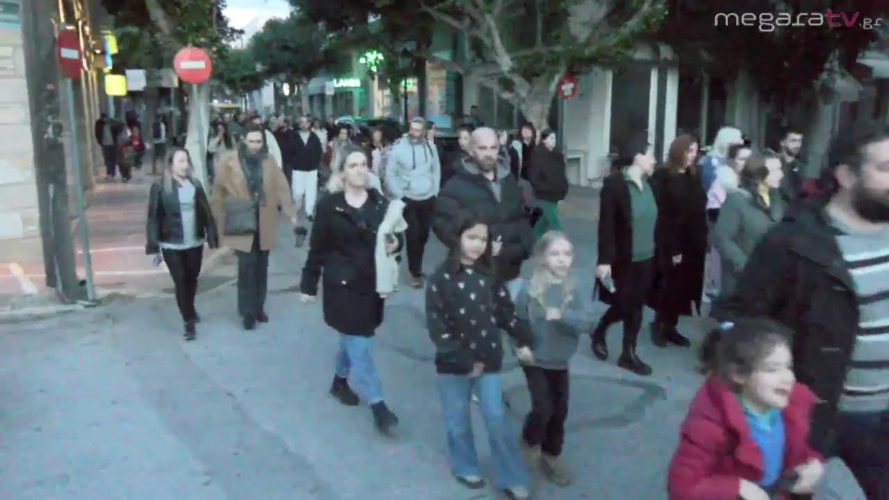 Συγκέντρωση διαμαρτυρίας στην πλατεία Μεγάρων για τη συμπλήρωση 2 χρόνων από το δυστύχημα των Τεμπών