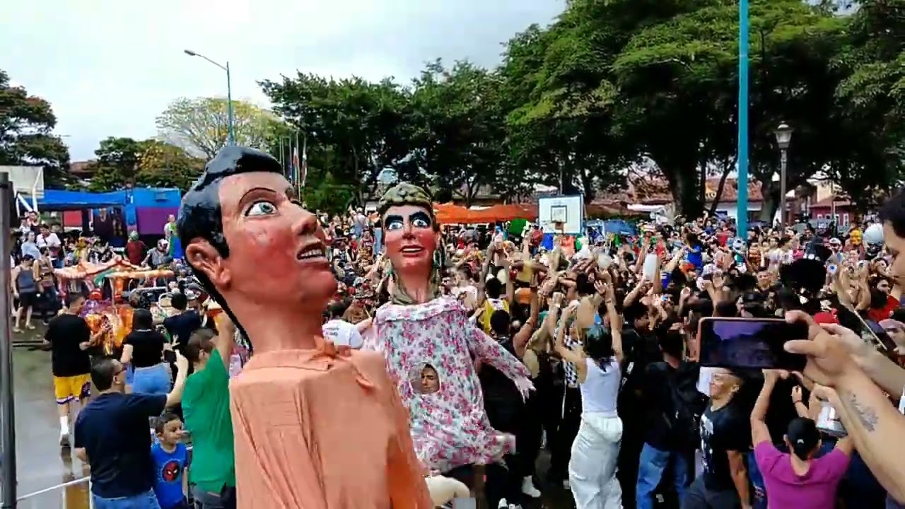 Recorrido de payasos de Barva 19/8/2022.
