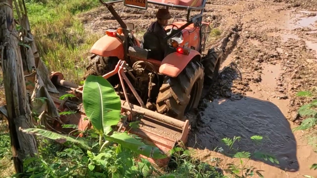 M6240ลุยนาปรังเกือบติดหล่ม