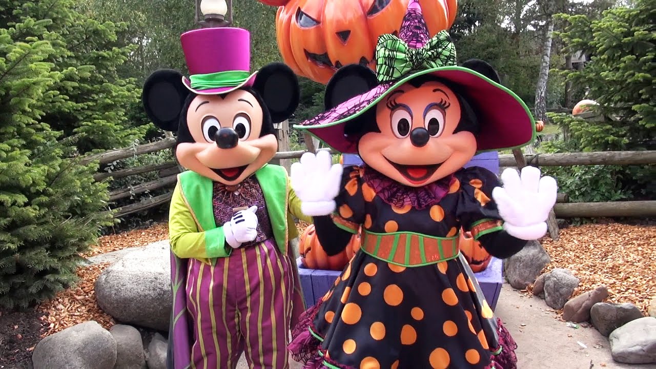 Mickey and Minnie Halloween Meet & Greet at Disneyland Paris - 