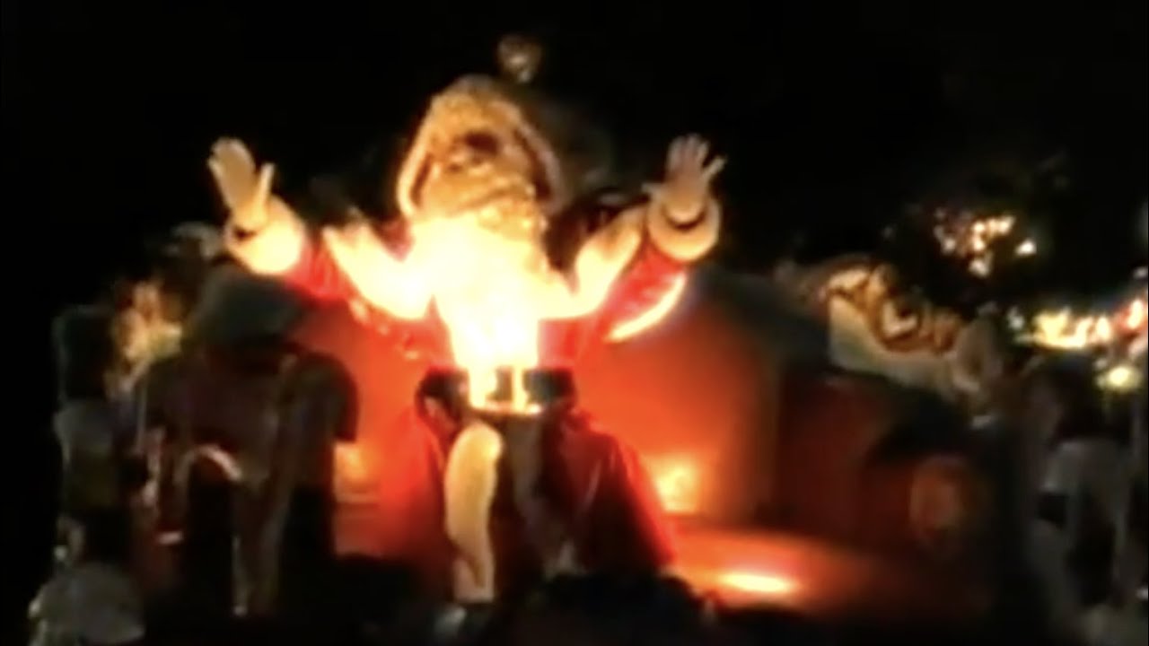 The Disneyland Paris Christmas parade of 2008