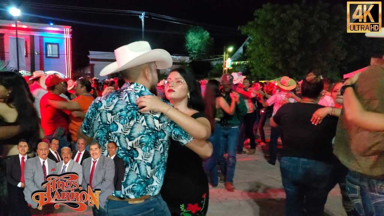 Sabroso Popurrí de Cumbias - Los Hermanos Barrón en Güémez Tamps.