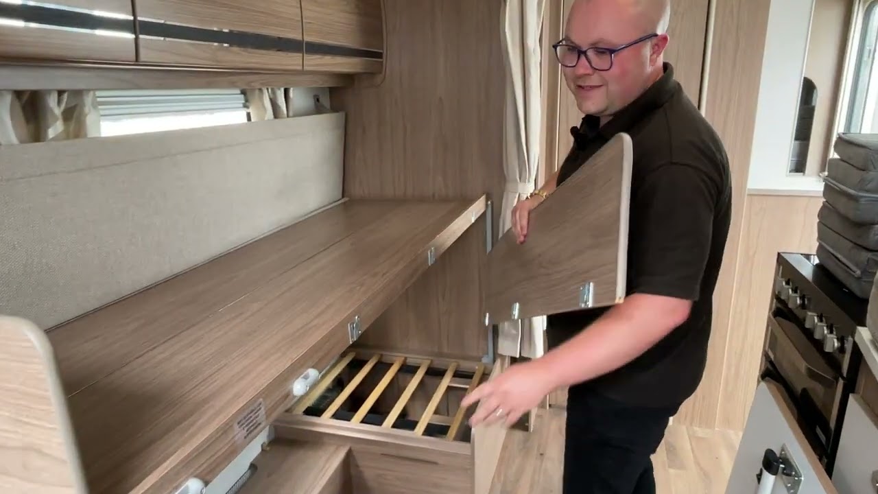 How To Make Up The Bunk Bed On A Side Dinette Caravan?