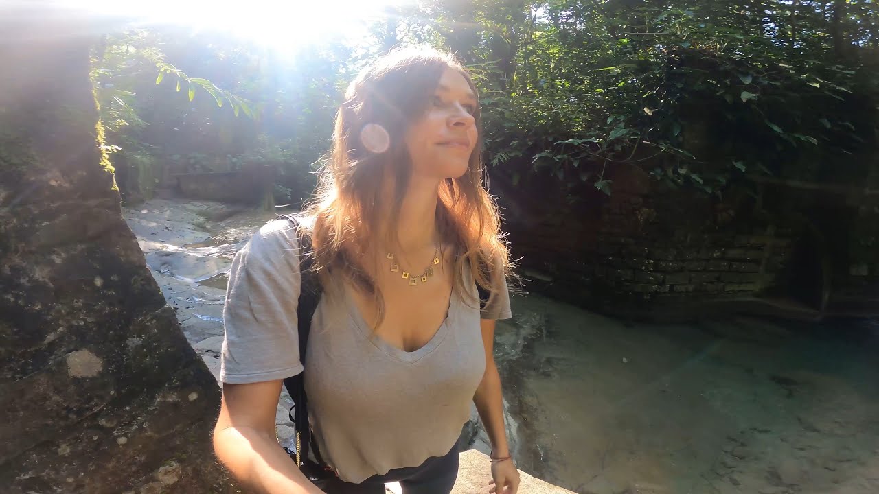 Alone in Edward James' Surreal Garden, Xilitla, Mexico - MotoGirl Diaries around the world - [V12]