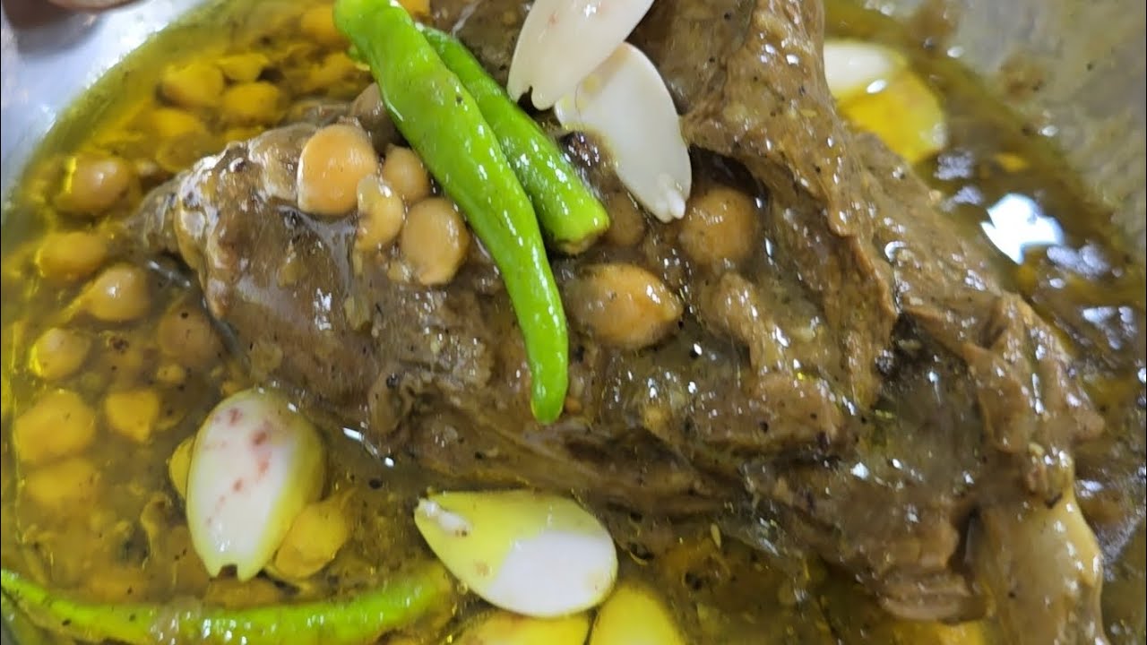 Ghousia Mutton chanay ,waqai kali mirch may banay&hearts;️Another excellent Mutton chanay point in lahore.