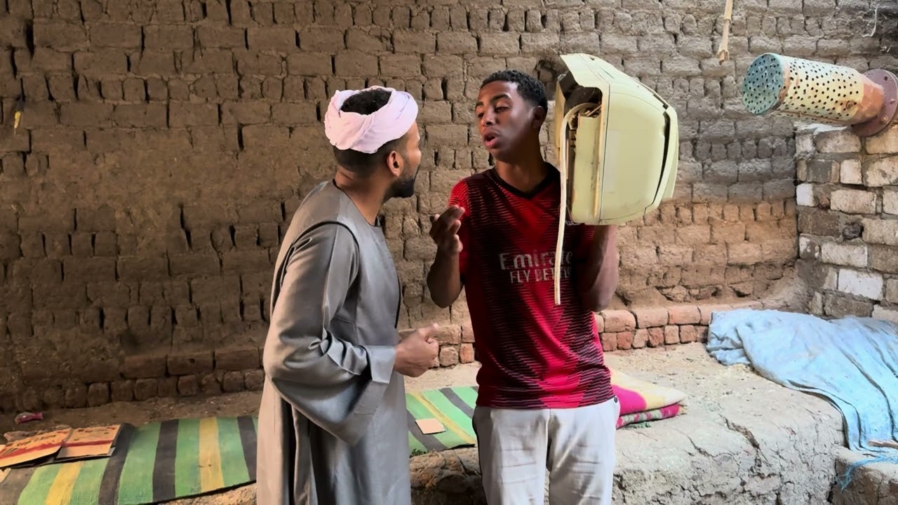 المدلل جاب تكييف لمراته وسايب ابوه هيموت من الحر 🥵