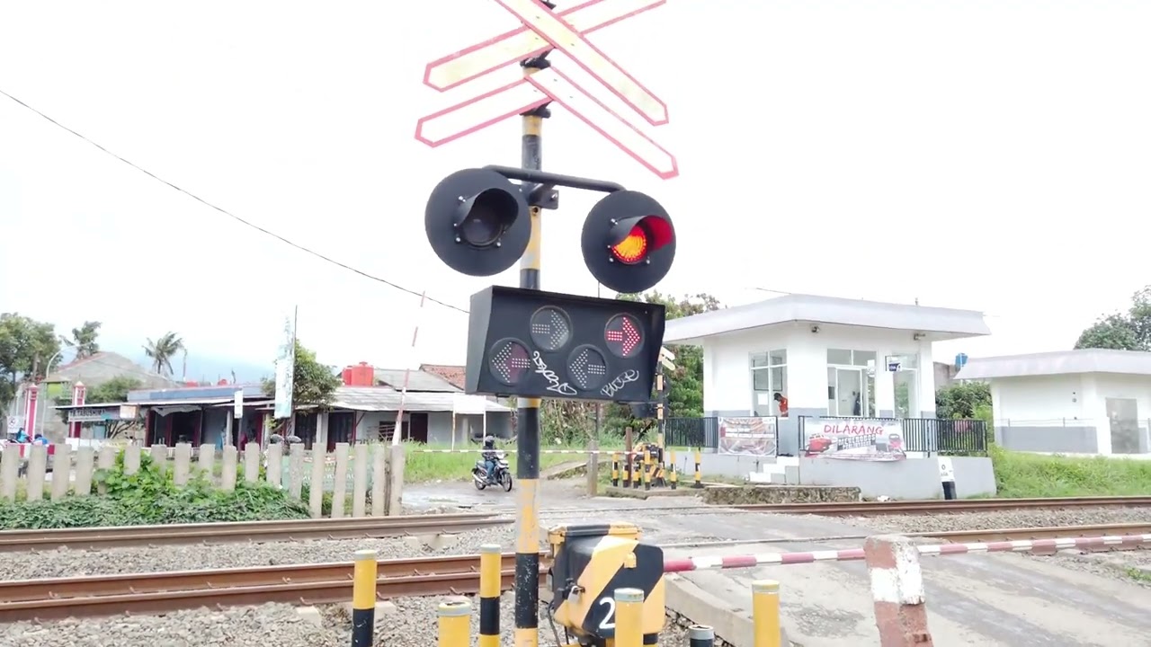Palang Kereta Cimekar Bandung