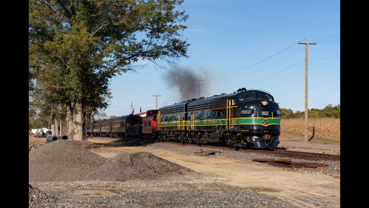 Woodstown Central's Restored Reading FP7As on the Salem Branch