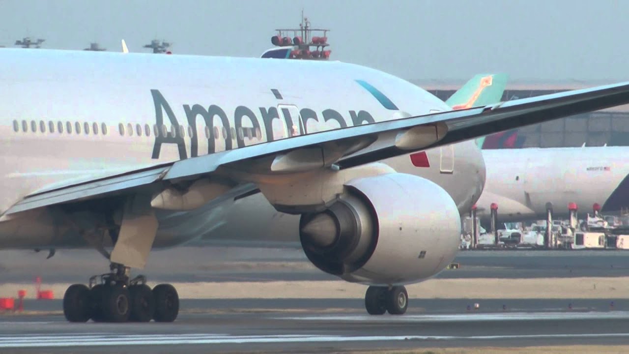 American Airlines　Boeing 777-200　N771AN　Narita Airport Takeoff