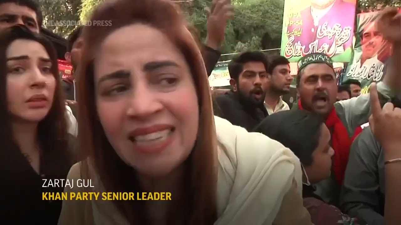 Clashes as Pakistan police arrive to arrest Khan