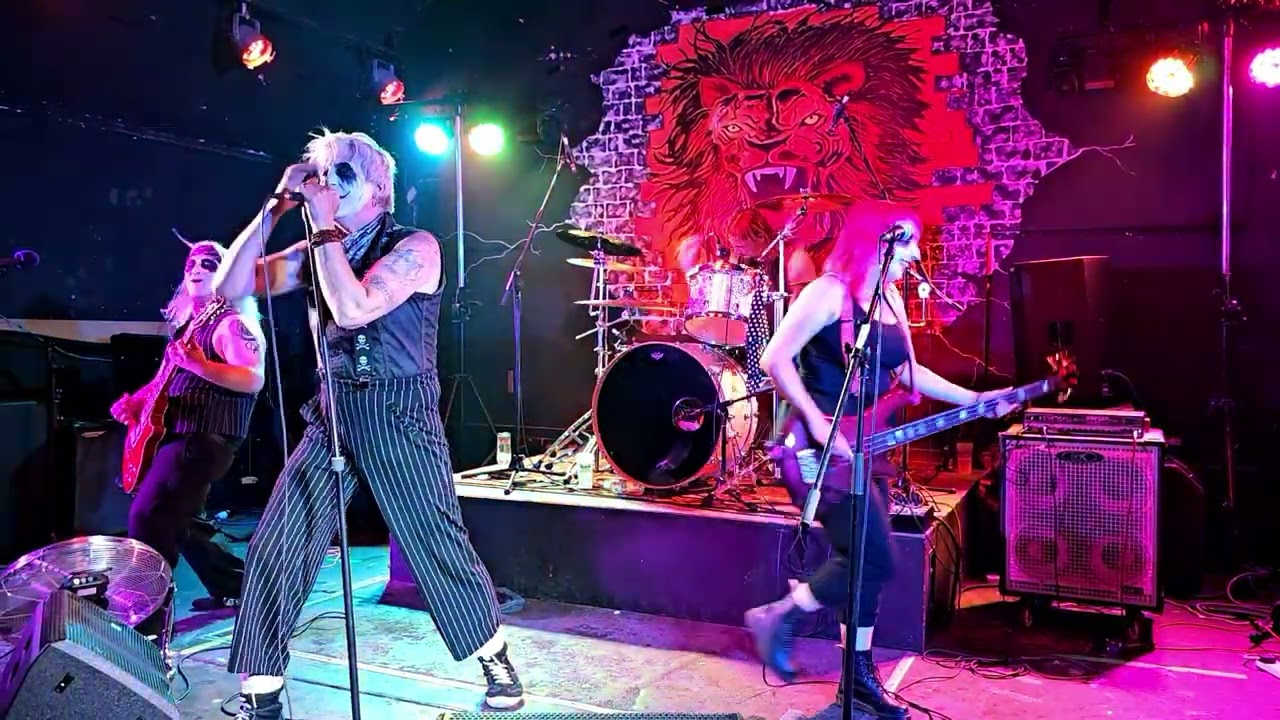 Gypsy Pistoleros - Wild, Beautiful And Damned - Live at Leo's