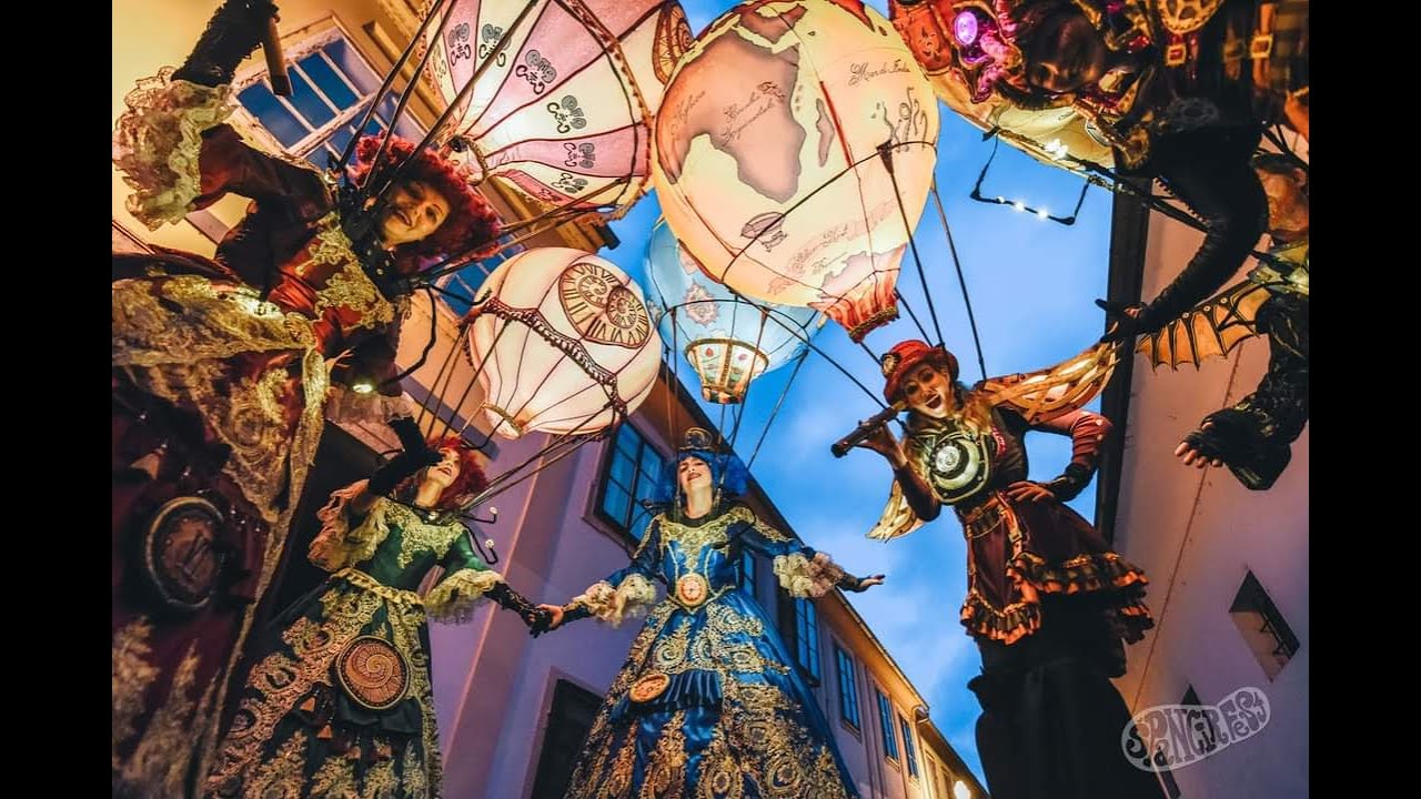 Stelzen Art Flying Travelers