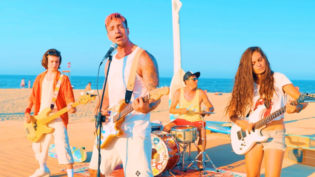 Carlo Grotti Trevisan - Catchin' Waves 🌊 In The Summer Sun 🌴 (Official Video)