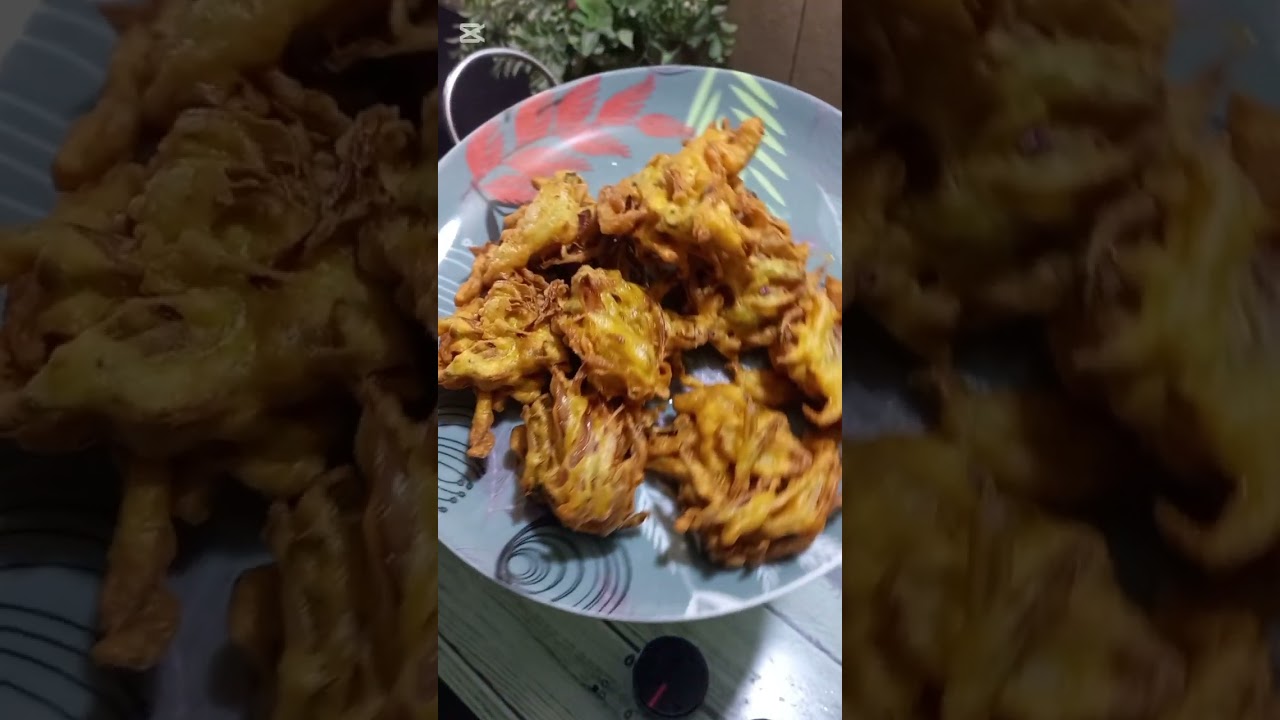 Barish 🌧 ka mausum aur Garam Garam Pakore #pakode #pakora #pakore #pakodarecipe #pakoda #snack