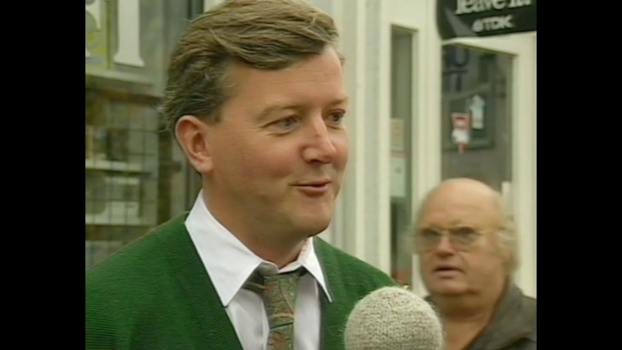 Aktuellt s&auml;nder inslag om Nintendo och Bergsala - 1990