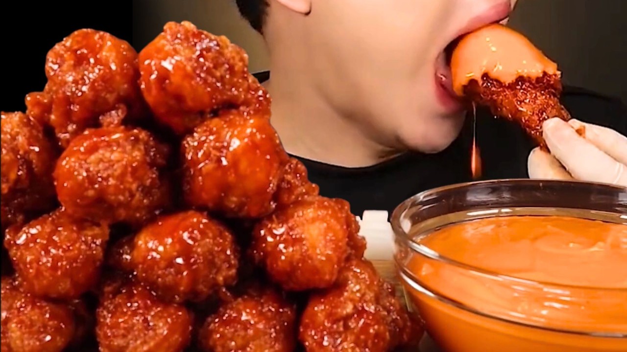 ASMR MUKBANG Spicy Fried Chicken & Cheddar Sauce