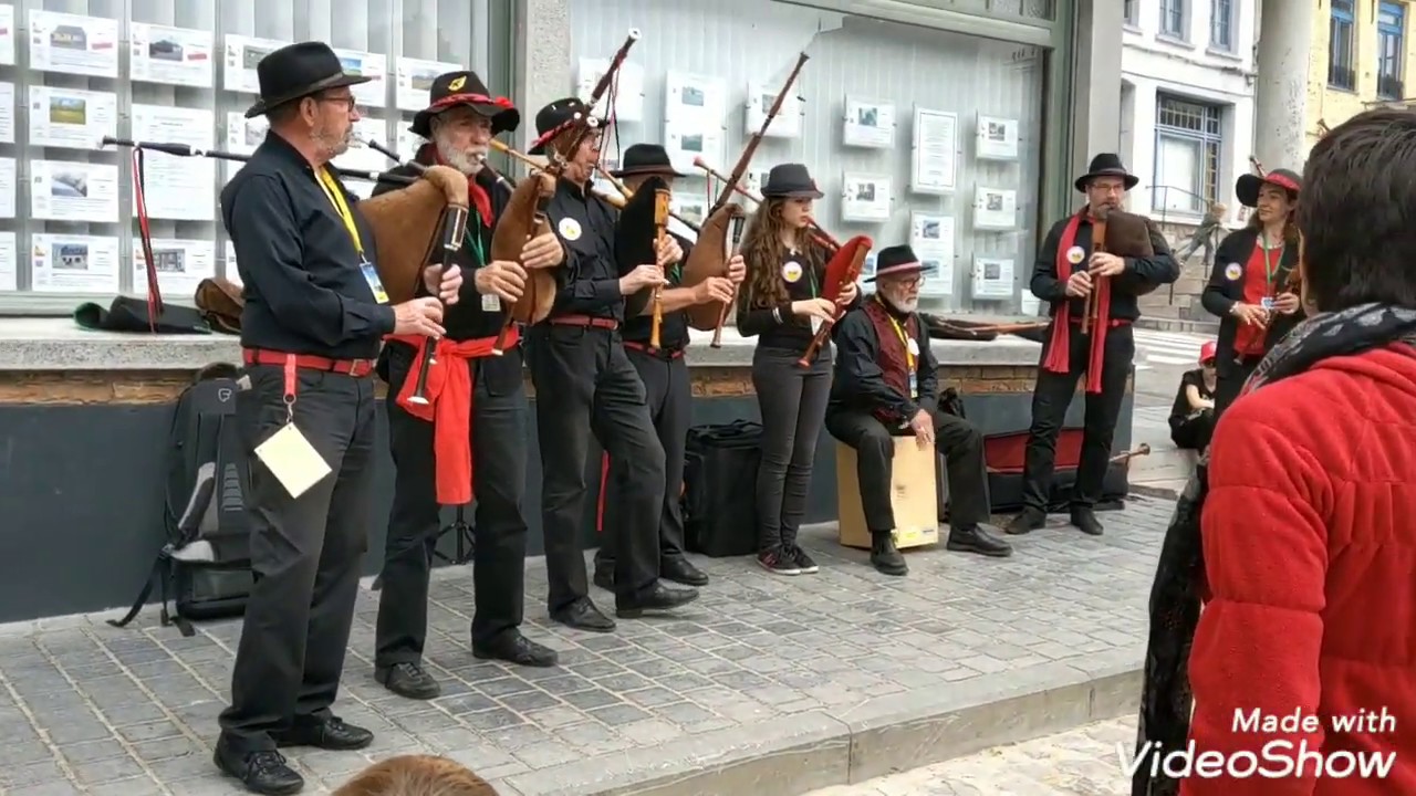 Les Sakanotes - Chanson du Reuze et Four Merveilleux - Cassel Cornemuses 2019.