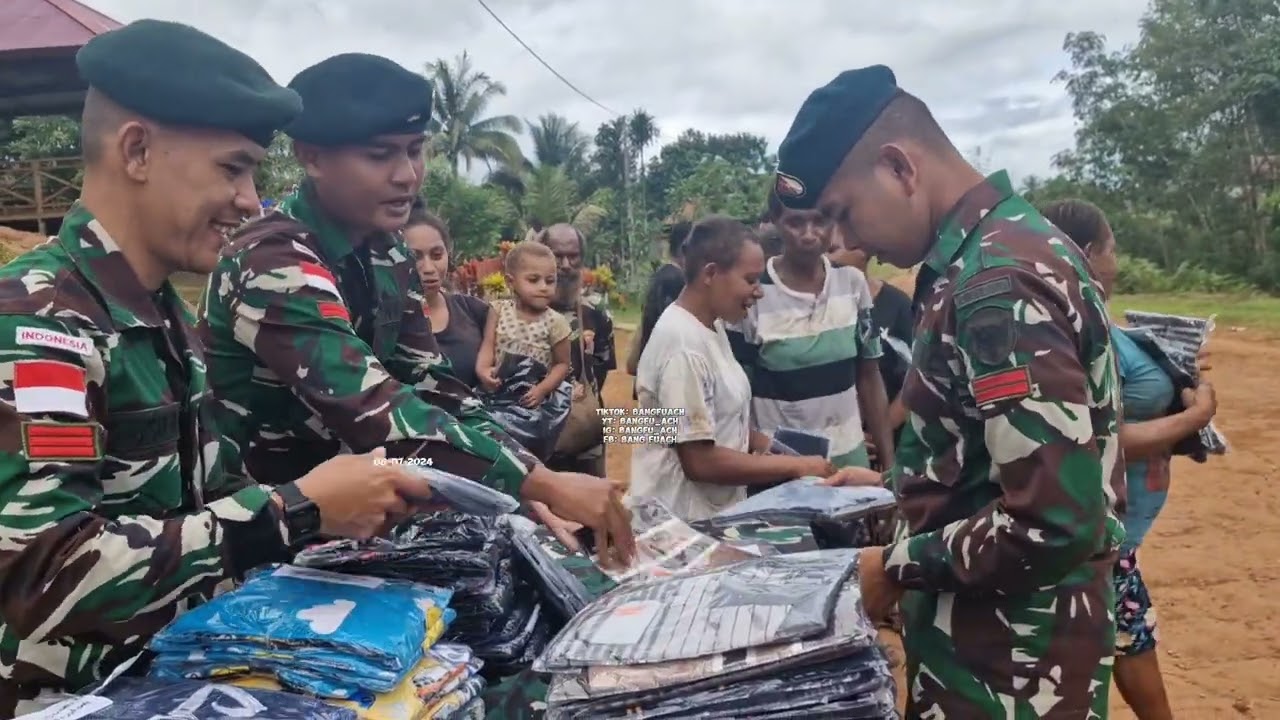 424. terimakasih oma yuliani sudah berbagi pakaian buat saudara papua