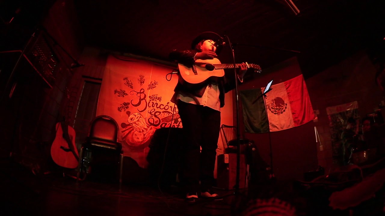 Vivir Quintana - Corazón de ave en La Peña Santa Lucía en Saltillo, Coahuila