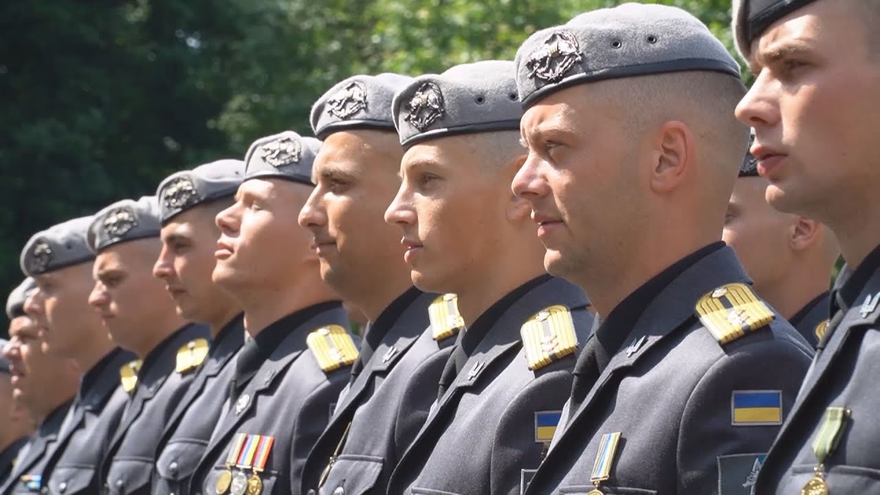 Берети та Дипломи: випуск у Військовій академії