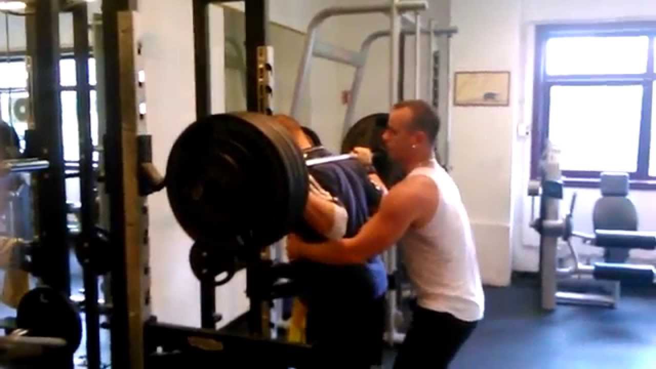 squat 440.92 lbs ; 200 kg