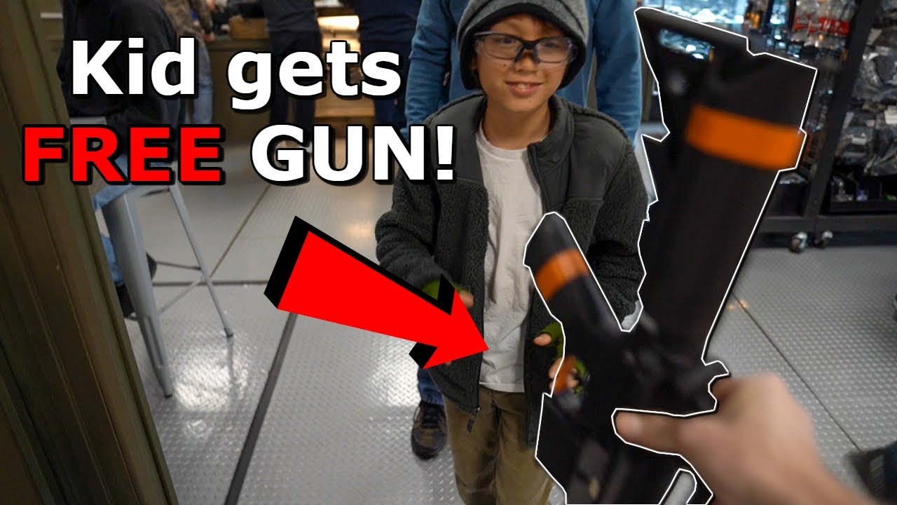 Little Kid gets FREE AIRSOFT GUNS! Airsoft FULL AUTO War/Gameplay!