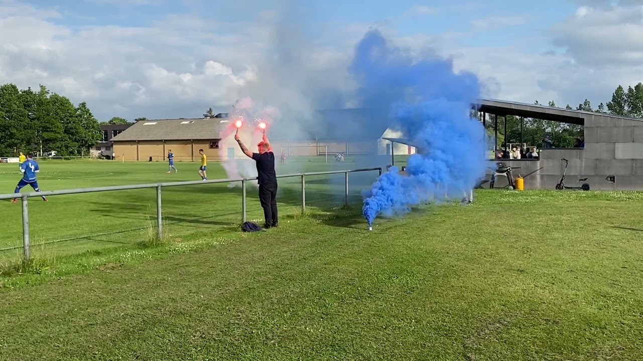 Romerlys og røgbomber til serie 2’s playoff-kamp mod Kjellerup