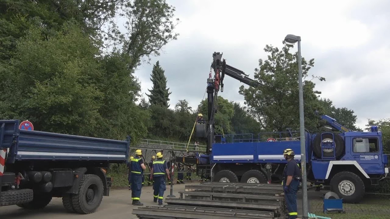 THW baut provisorische Brücke ab in Wachtberg-Pech am 26.08.17 + O-Töne