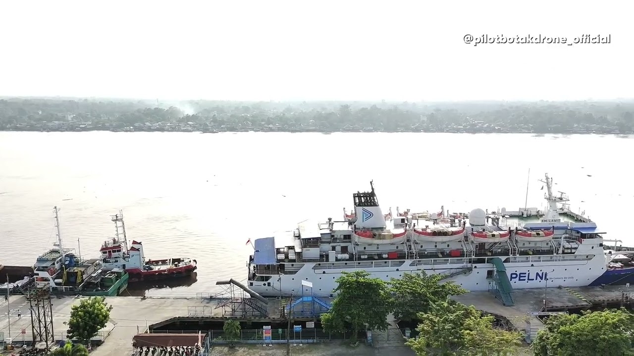 KM Lawit Pelabuhan Sampit #SampitKalteng #FimiX8TeleMax #SungaiMentaya #MentayaRiver