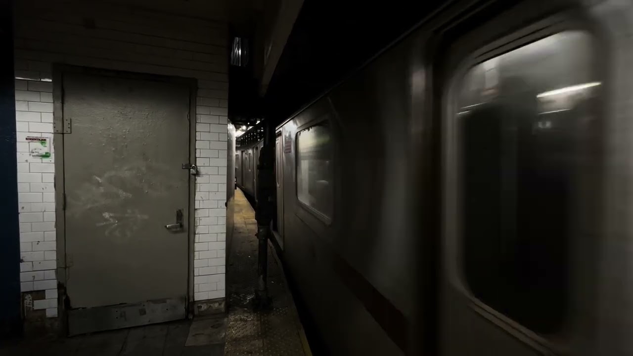 R142 Bronx Bound (4) Express Train Leaving 14 St-Union Sq