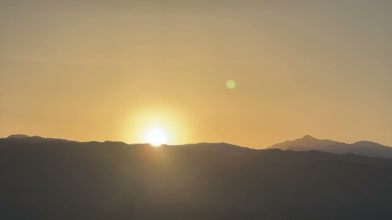 Daybreak Over the Valley – Gentle Motivation (Ambient)