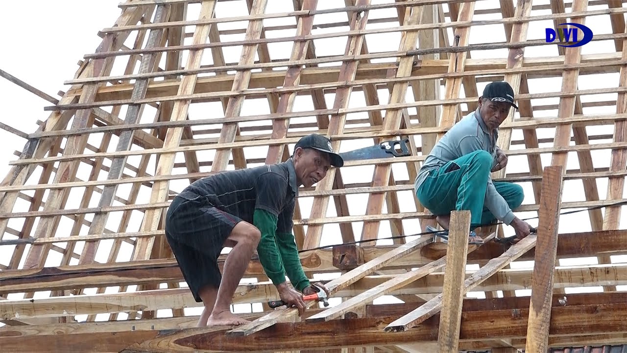 TENAGA SUPER HERO !! BIKIN RUMAH SATU HARI JADI. Hujan Tetap Lanjut