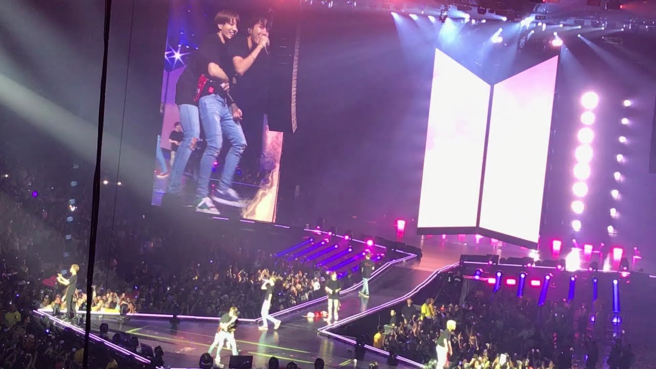 BTS Love Yourself Tour (Hamilton Day 1) 