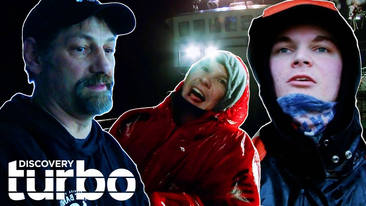 Problematic & Mouthy Deckhand Annoys Johnathan Hillstrand! | Deadliest Catch