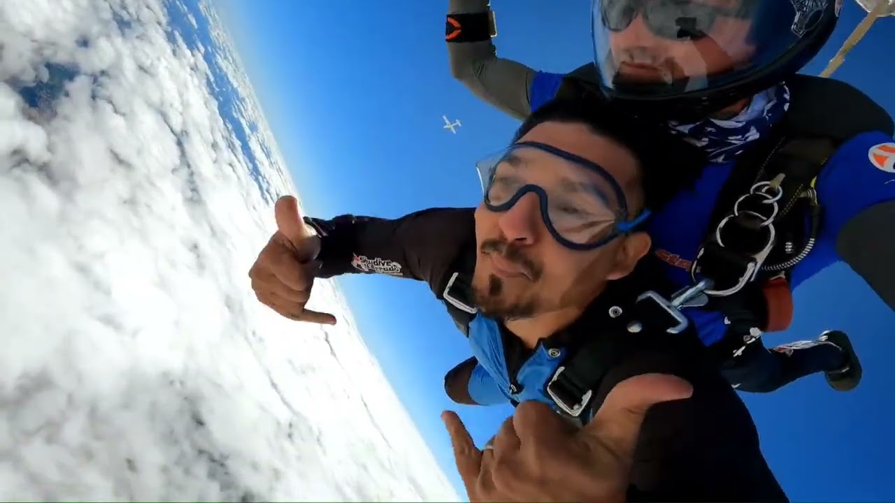 Seu primeiro salto paraquedismo...tem coragem????