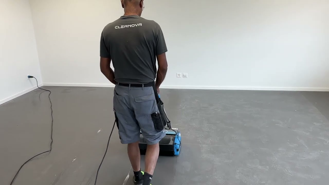Wie ist die Erstreinigung eines Bodenbelag Linoleum
