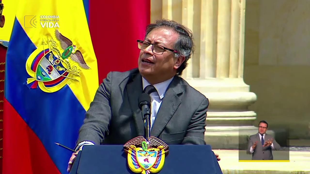 Ceremonia de condecoraci&oacute;n a las personas que participaron en la Operaci&oacute;n Esperanza