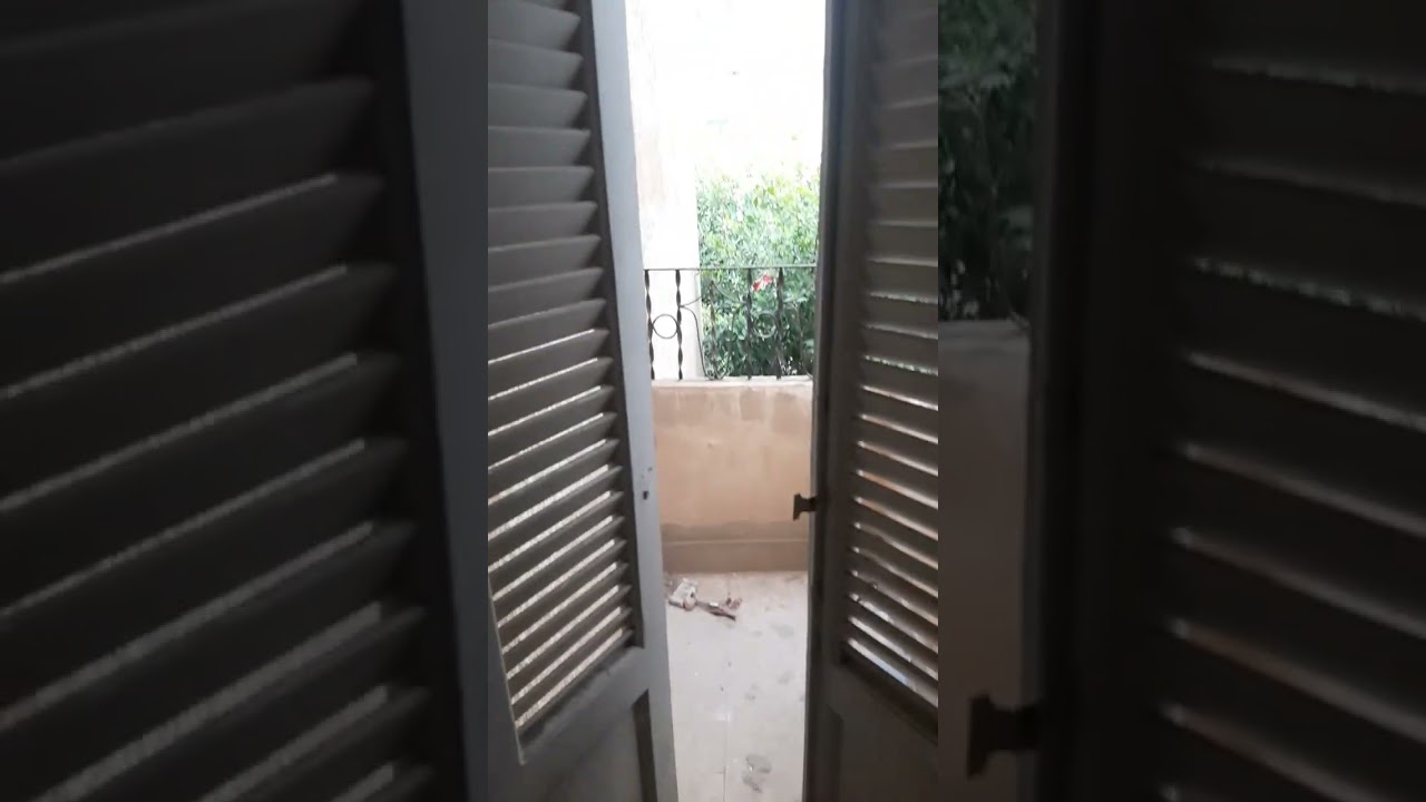 فلا للبيع مساحه ٣٠٠مترفي شارع الحنفيه متفرع من شارع البيطاش العجمي  اسكندريه