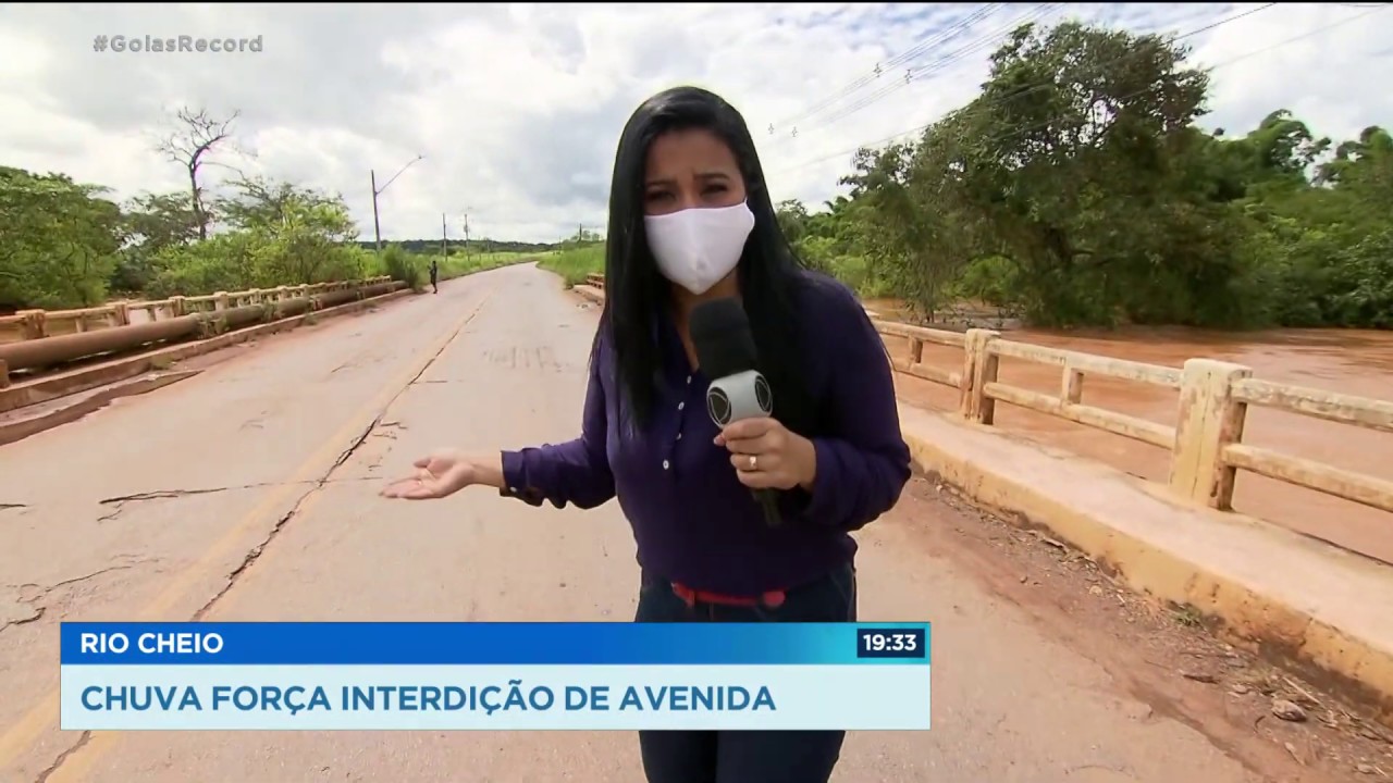 RIO CHEIO: CHUVA FOR&Ccedil;A INTERDI&Ccedil;&Atilde;O DE AVENIDA
