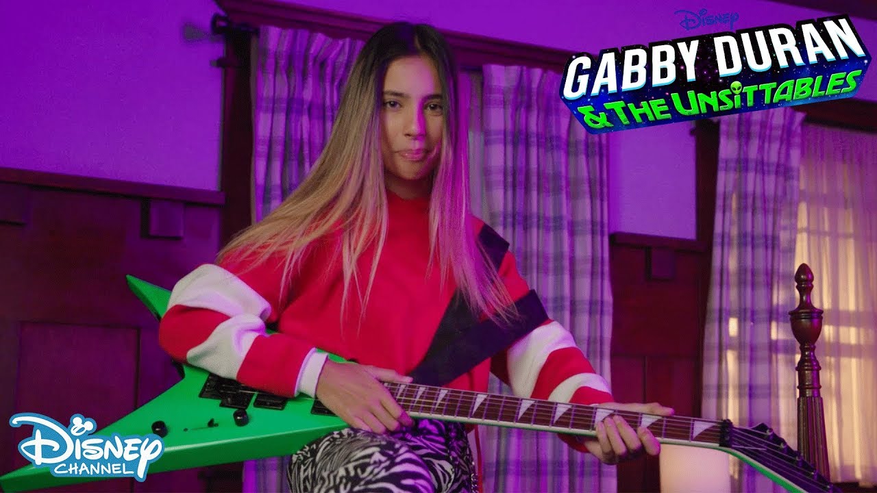 Putting An Alien To Sleep 😴 | Gabby Duran And The Unsittables | Disney Channel UK