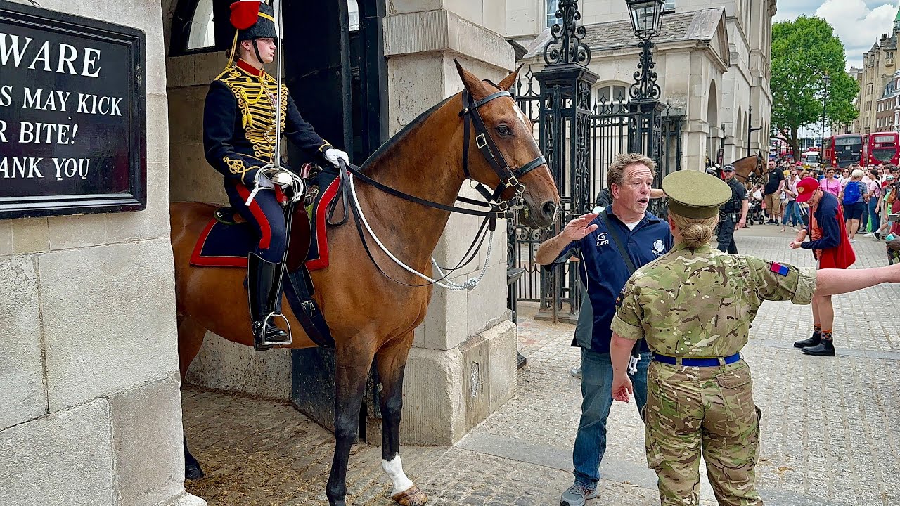 Royal Guard’s Swift Response to Disrespectful Tourist Shocked Everyone!