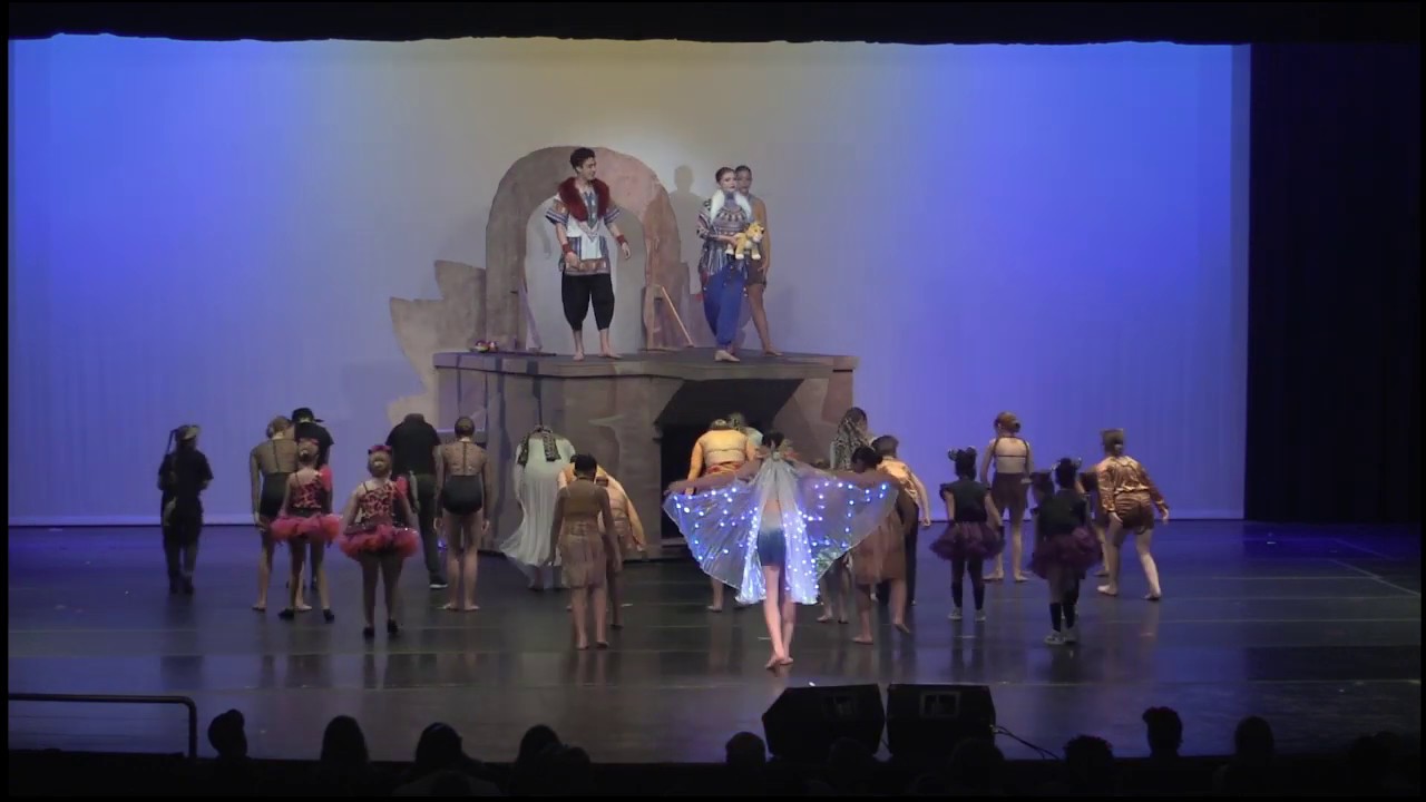 DANCER STRONG LION KING 2019 CIRCLE OF LIFE