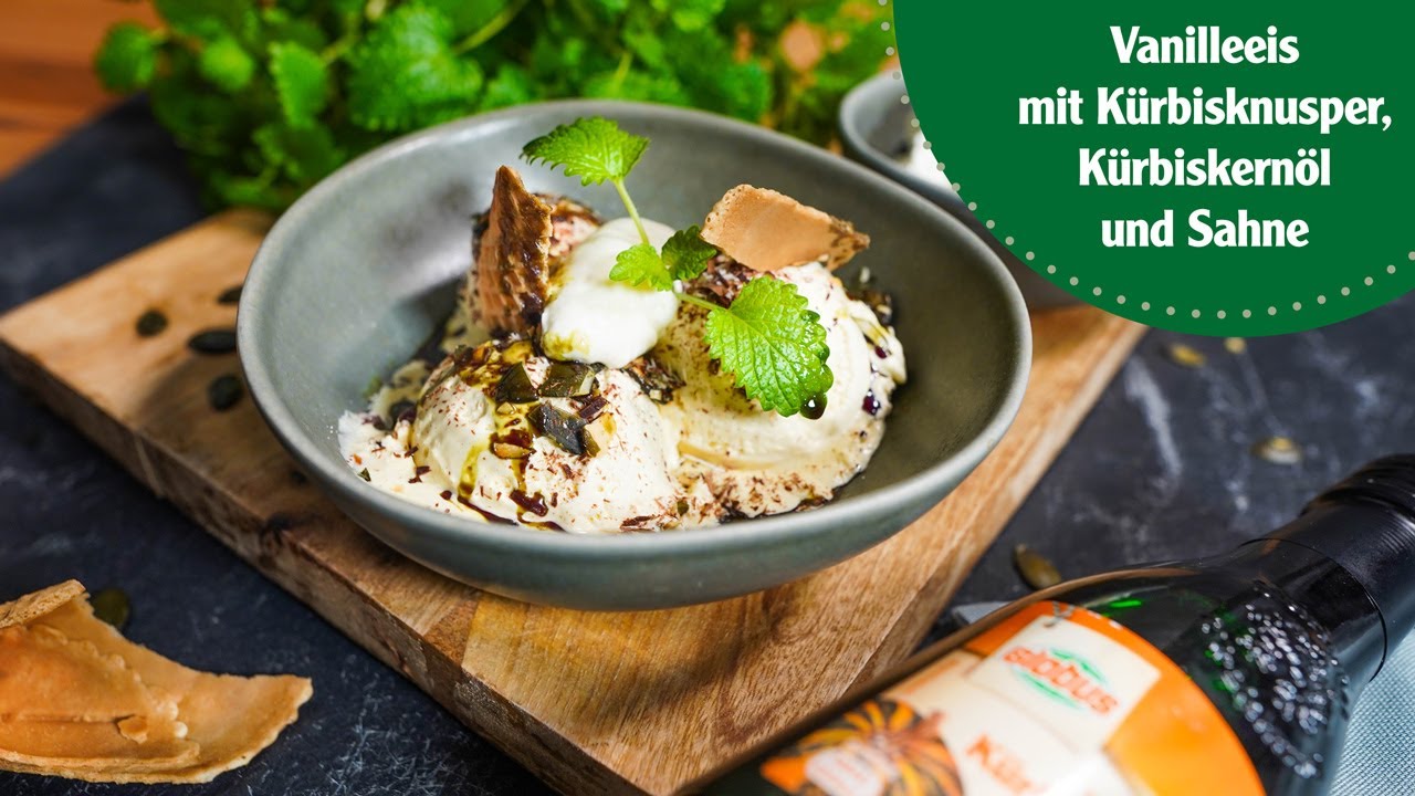 Vanille-Eis mit K&uuml;rbisknusper, K&uuml;rbiskern&ouml;l und Sahne - Entdecke Sie unser Globus-Rezept