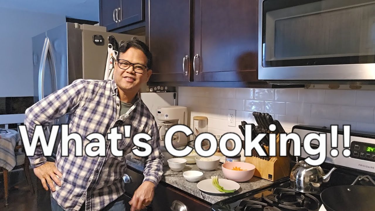 How to Make Pancit Bihon: (Filipino Rice Noodle Stir-Fry)