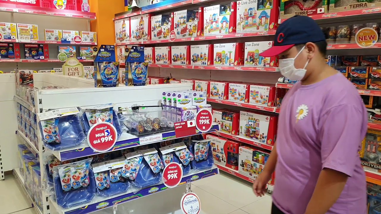 KAKA lên Aeon Mall mua sàn đấu BEYBLADE