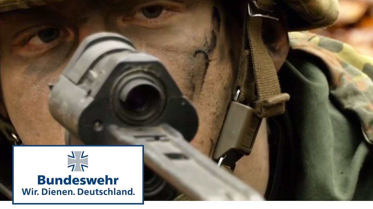 Rekrutenbesichtigung bei der Bundeswehr - Aufgeben ist keine Option