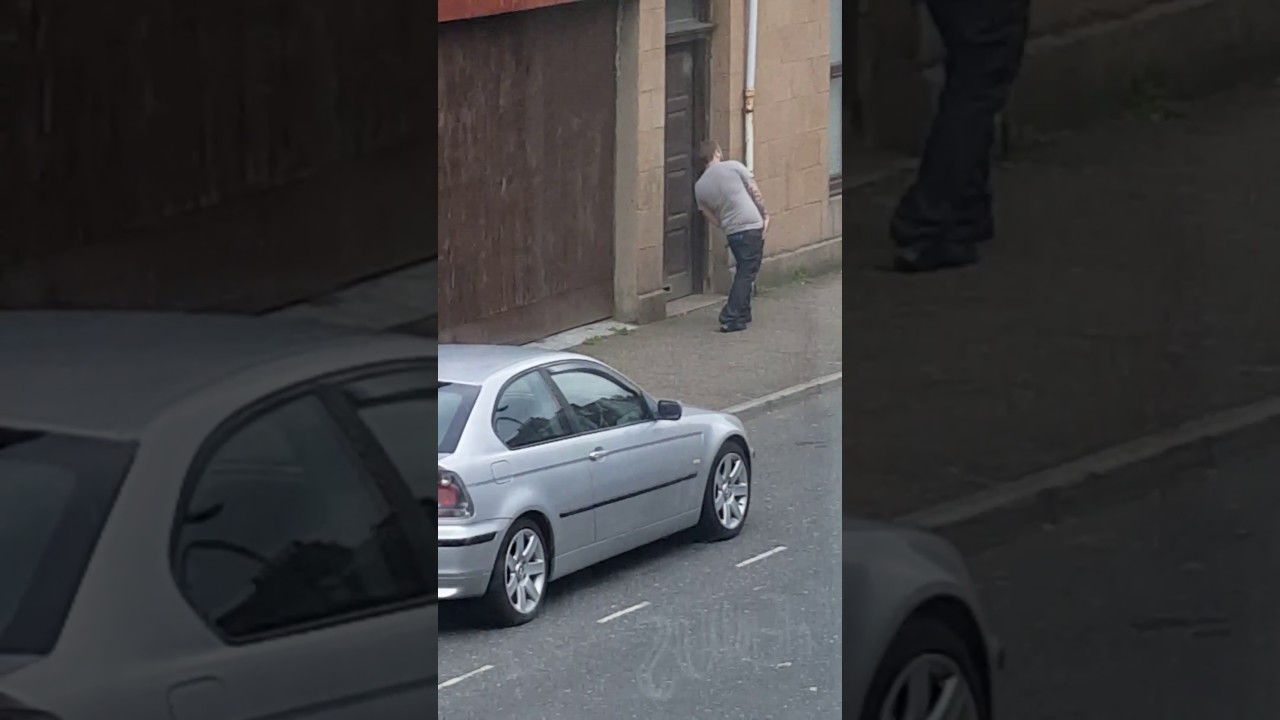 Drunk man walking 😂